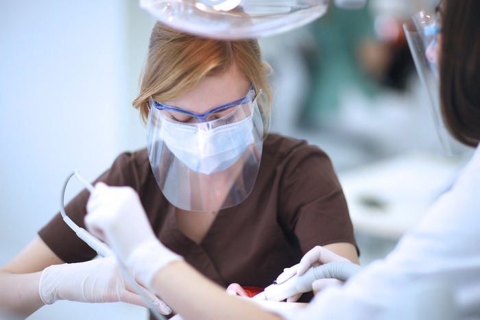 Oferta de empleo ortodoncia Hannover: aprendiz o asistente dental con ganas de convertirse en especialista en ortodoncia