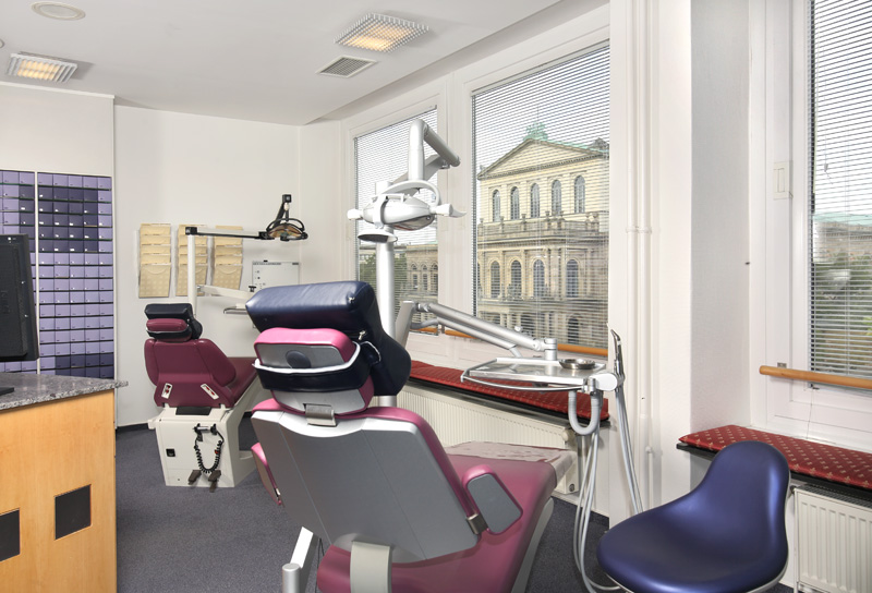 Behandlungszimmer kieferorthopaedische Fachpraxis Dr. Entrup Hannover